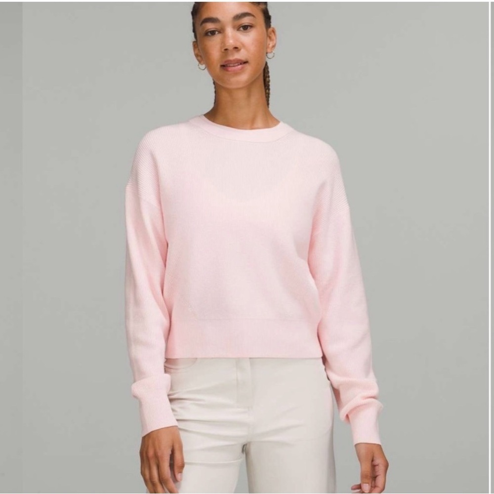 Lululemon Women’s Waist Length Crewneck Sweater Ribbed Knit Size 4 Pink Purple
